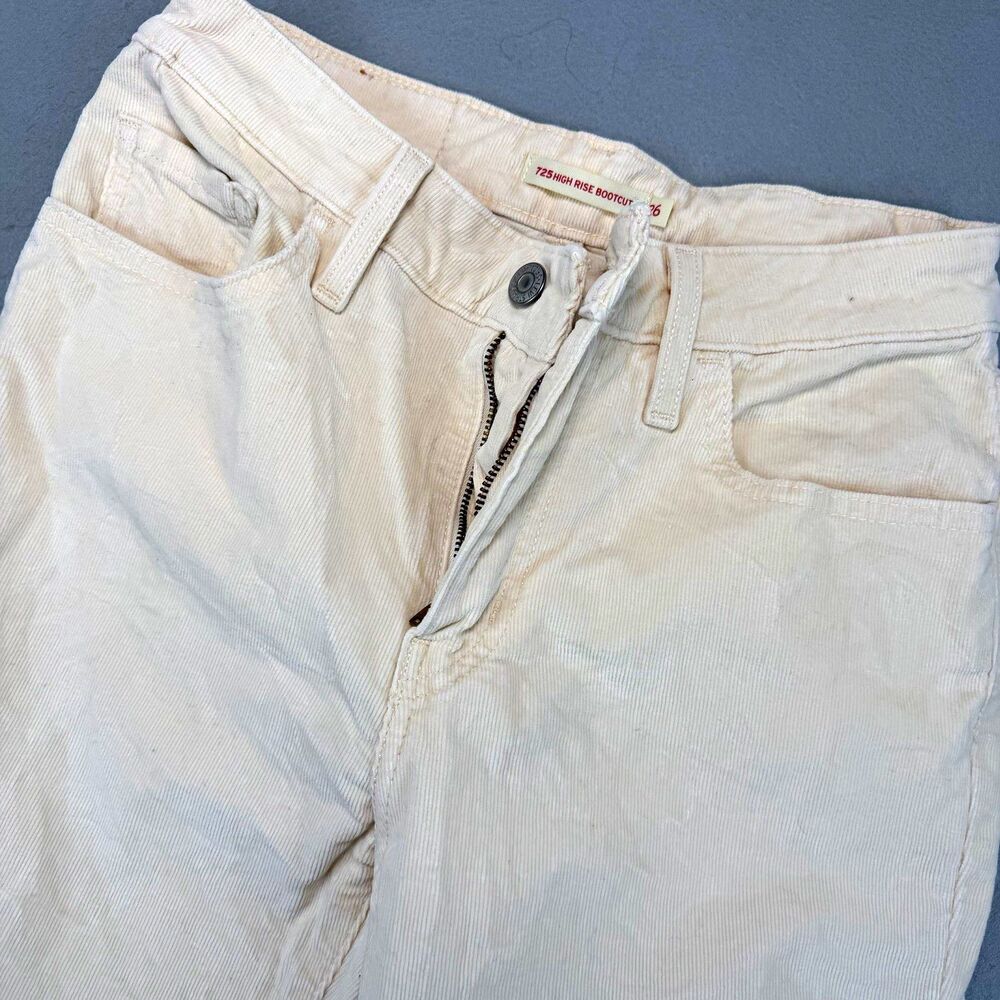 Levi’s 725 High Rise Bootcut Jeans Women’s 26 Cream Ivory Corduroy Pants